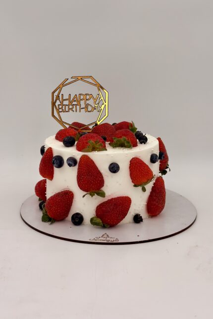 کیک توت‌فرنگی و بلوبری